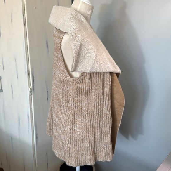 Alya Vest - Picture 2 of 7